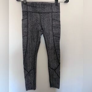 Lululemon Tight Stuff Tight II 25” Reflective Scallop Alpine White/Black